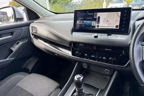 MM72USJ Nissan Qashqai 1.3 DIG-T MHEV N-Connecta Euro 6 (s/s) 5dr Thumbnail #46