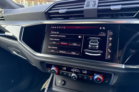 DA73YMJ Audi Q3 Black Edition 35 TFSI 150 PS S tronic Thumbnail #46