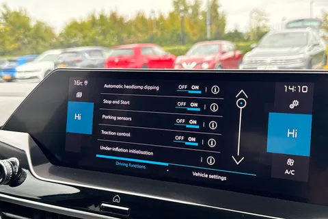 KM23ZFA Citroën C4 1.2 PureTech Shine Plus EAT8 Euro 6 (s/s) 5dr Thumbnail #49