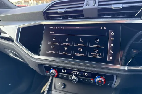 DA73YMJ Audi Q3 Black Edition 35 TFSI 150 PS S tronic Thumbnail #50