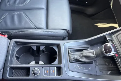 DA73YMJ Audi Q3 Black Edition 35 TFSI 150 PS S tronic Thumbnail #52