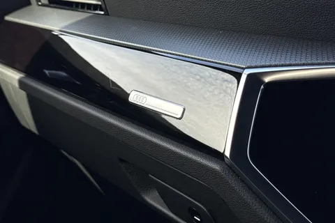 DA73YMJ Audi Q3 Black Edition 35 TFSI 150 PS S tronic Thumbnail #53