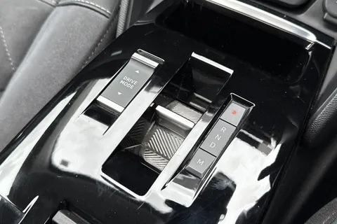 KM23ZFA Citroën C4 1.2 PureTech Shine Plus EAT8 Euro 6 (s/s) 5dr Thumbnail #55