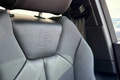 DA73YMJ Audi Q3 Black Edition 35 TFSI 150 PS S tronic Thumbnail #54