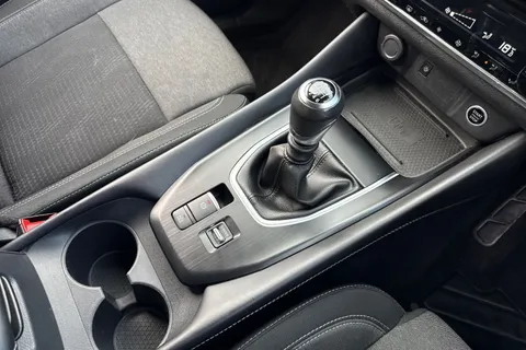 MM72USJ Nissan Qashqai 1.3 DIG-T MHEV N-Connecta Euro 6 (s/s) 5dr Thumbnail #58