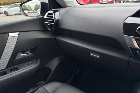 KM23ZFA Citroën C4 1.2 PureTech Shine Plus EAT8 Euro 6 (s/s) 5dr Thumbnail #61