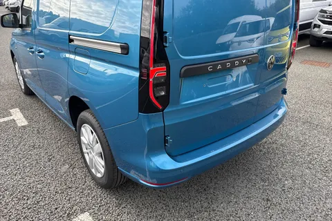DH25FZO Volkswagen Caddy 2.0 TDI 102PS Commerce Pro Van [Tech Pack] Thumbnail #8