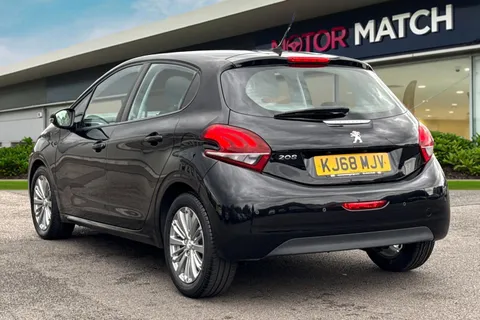 KJ68MJV PEUGEOT 208 1.2 PureTech Signature Euro 6 (s/s) 5dr Thumbnail #3