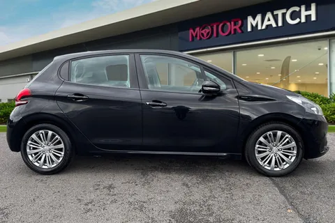 KJ68MJV PEUGEOT 208 1.2 PureTech Signature Euro 6 (s/s) 5dr Thumbnail #4