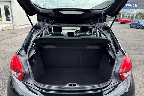 KJ68MJV PEUGEOT 208 1.2 PureTech Signature Euro 6 (s/s) 5dr Thumbnail #7