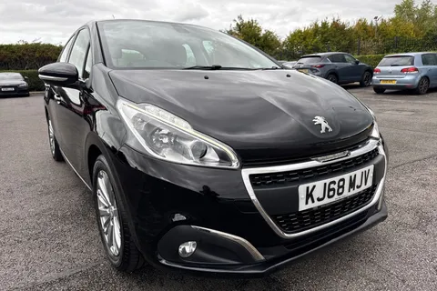 KJ68MJV PEUGEOT 208 1.2 PureTech Signature Euro 6 (s/s) 5dr Thumbnail #9