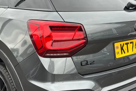 KT74OJN Audi Q2 Black Edition 35 TFSI  150 PS S tronic Thumbnail #8