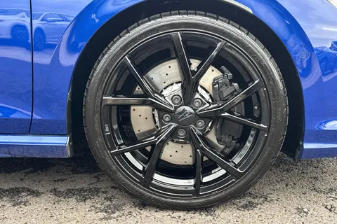 MK25AYW Volkswagen Golf 2.0 TSI 333 R Black Edition 4Motion 5dr DSG Thumbnail #12