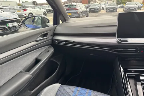 MK25AYW Volkswagen Golf 2.0 TSI 333 R Black Edition 4Motion 5dr DSG Thumbnail #21