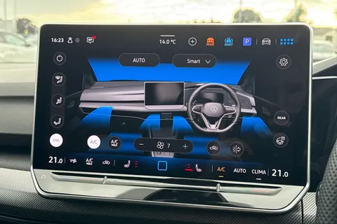 MK25AYW Volkswagen Golf 2.0 TSI 333 R Black Edition 4Motion 5dr DSG Thumbnail #23