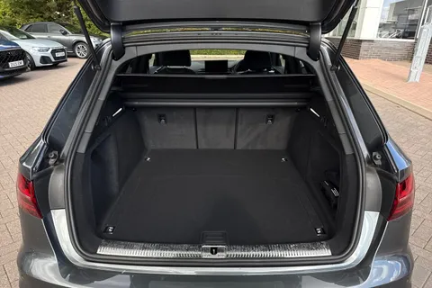 LB74UCA Audi A4 Avant Avant Black Edition 40 TFSI  204 PS S tronic Thumbnail #7