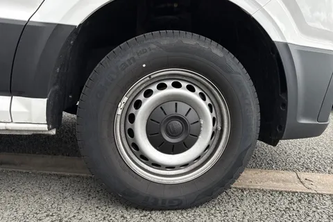 CX25LKL Volkswagen Crafter 2.0 TDI 140PS Commerce Plus High Roof Van Thumbnail #10