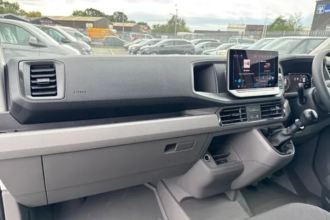 CX25LKL Volkswagen Crafter 2.0 TDI 140PS Commerce Plus High Roof Van Thumbnail #20