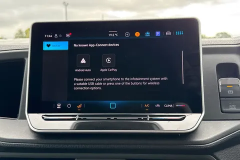 CX25LKL Volkswagen Crafter 2.0 TDI 140PS Commerce Plus High Roof Van Thumbnail #34