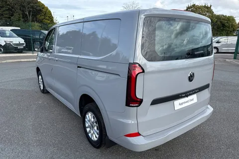 DE75OJF Volkswagen Transporter T28 Panel Van Commerce Pro SWB 110 PS 2.0 TDI 6sp Manual - Camper Spec Thumbnail #8