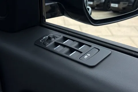 KN24LYW Land Rover Discovery Sport 2.0 D200 MHEV Dynamic HSE SUV 5dr Diesel Auto 4WD Euro 6 (s/s) (204 ps) Thumbnail #32