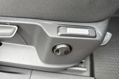 BP25AKV Volkswagen Caddy Maxi 2.0 TDI 102PS Commerce Pro Van [Tech Pack] Thumbnail #30