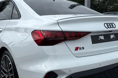  Audi S3 2.0 TFSI Black Edition S Tronic quattro Euro 6 (s/s) 4dr Thumbnail #8