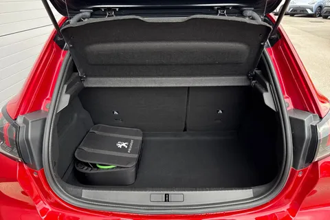 DU21VWR PEUGEOT e-208 50kWh GT Premium Auto 5dr Thumbnail #7