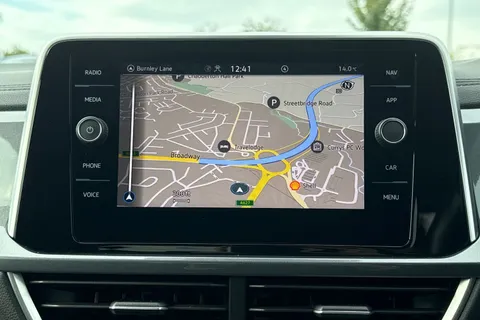 17 of 48 for VOLKSWAGEN T-ROC 1.5 TSI Style 5dr