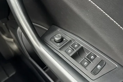 21 of 48 for VOLKSWAGEN T-ROC 1.5 TSI Style 5dr