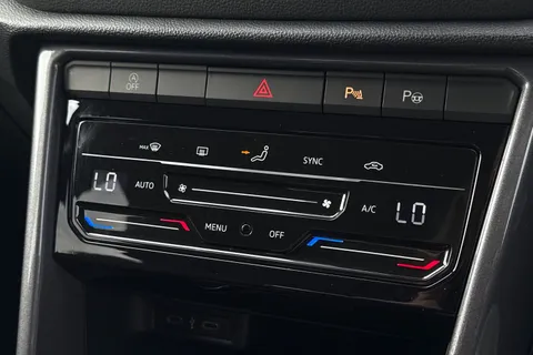 22 of 48 for VOLKSWAGEN T-ROC 1.5 TSI Style 5dr