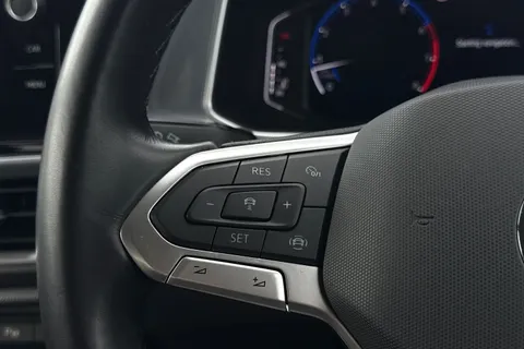 33 of 48 for VOLKSWAGEN T-ROC 1.5 TSI Style 5dr