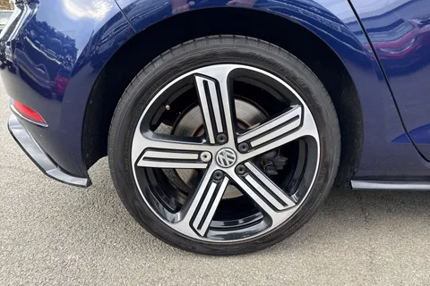 VN18YGT Volkswagen Golf 2.0 TSI 310 R 5dr 4MOTION DSG | Heated Seats | App Connect Thumbnail #11