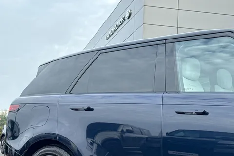 DV23NYK Land Rover Range Rover Sport 3.0 P440e Autobiography 5dr Thumbnail #34