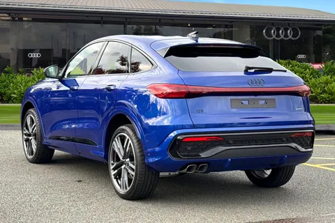  Audi Q5 2.0 TDI Edition 1 Sportback S Tronic quattro Euro 6 (s/s) 5dr Thumbnail #3