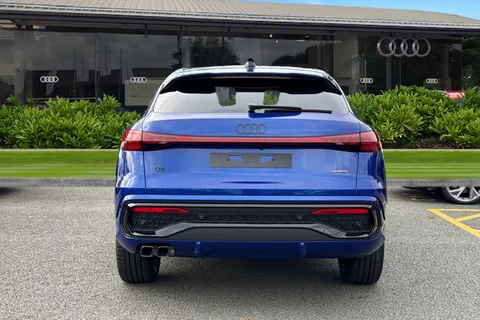  Audi Q5 2.0 TDI Edition 1 Sportback S Tronic quattro Euro 6 (s/s) 5dr Thumbnail #5