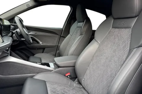  Audi Q5 2.0 TDI Edition 1 Sportback S Tronic quattro Euro 6 (s/s) 5dr Thumbnail #16