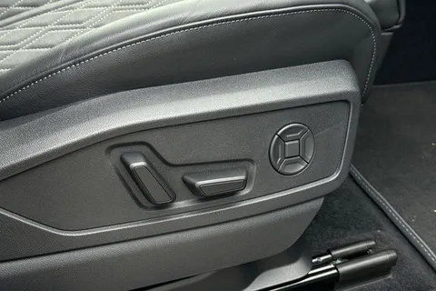  Audi Q5 2.0 TDI Edition 1 Sportback S Tronic quattro Euro 6 (s/s) 5dr Thumbnail #47