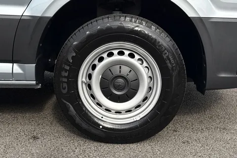 RV75NXA Volkswagen Crafter 2.0TDI 140PS CR35 LWB Commerce Plus Auto-2025 Model Thumbnail #10