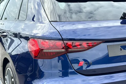 Audi S3 2.0 TFSI Black Edition Sportback S Tronic quattro Euro 6 (s/s) 5dr Thumbnail #8