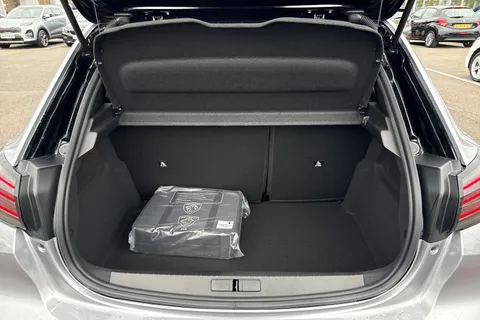 DG25FXE PEUGEOT e-208 51kWh GT Auto 5dr (7.4kW Charger) Thumbnail #7