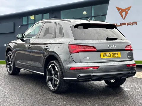 KM19ODZ Audi Q5 2.0 TDI 40 Black Edition S Tronic quattro Euro 6 (s/s) 5dr Thumbnail #3