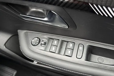 42 of 66 for PEUGEOT 208 100kW E-Style 50kWh 5dr Auto