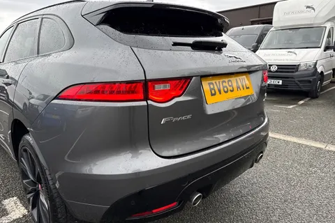 BV69AVL Jaguar F-Pace 3.0 D300 V6 S Auto AWD Euro 6 (s/s) 5dr Thumbnail #8