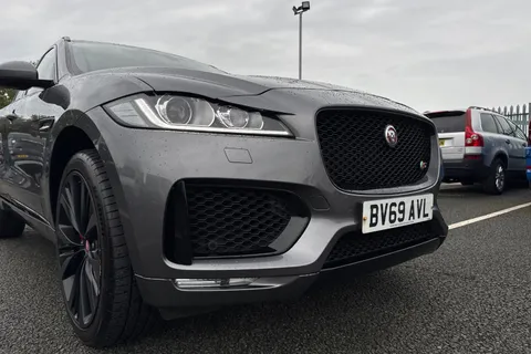 BV69AVL Jaguar F-Pace 3.0 D300 V6 S Auto AWD Euro 6 (s/s) 5dr Thumbnail #9