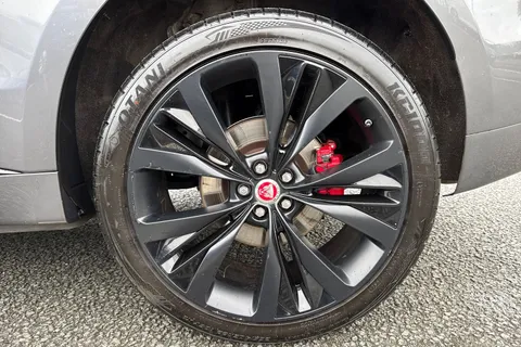 BV69AVL Jaguar F-Pace 3.0 D300 V6 S Auto AWD Euro 6 (s/s) 5dr Thumbnail #11