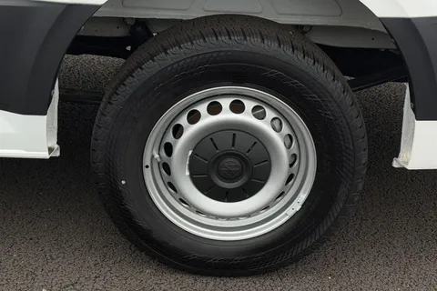 MF75FON Volkswagen Crafter CR35 Panel Van Commerce Plus LWB 163 PS 2.0 TDI rwd manual Thumbnail #7