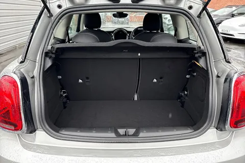 PE72YMM Mini Hatch 1.5 Cooper Classic Steptronic Euro 6 (s/s) 3dr Thumbnail #8