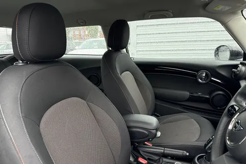 PE72YMM Mini Hatch 1.5 Cooper Classic Steptronic Euro 6 (s/s) 3dr Thumbnail #25