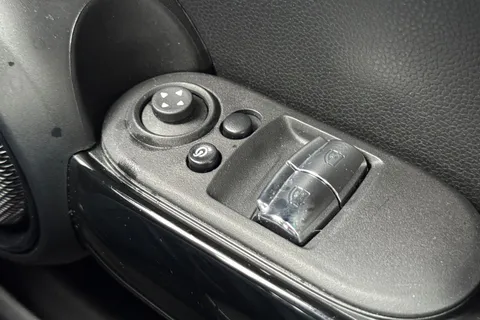 PE72YMM Mini Hatch 1.5 Cooper Classic Steptronic Euro 6 (s/s) 3dr Thumbnail #34